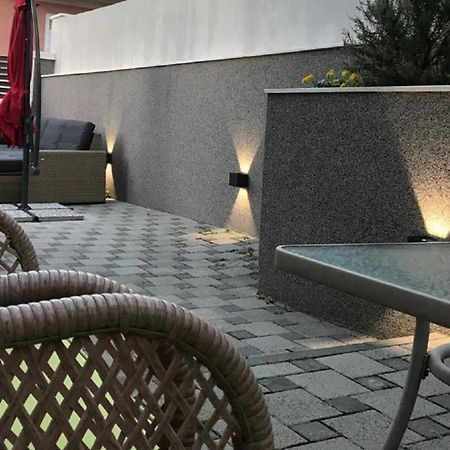 Holiday Home Aspalathos - With Free Parking, Near The Beach, A Few Minutes' Walking Distance To The Unesco Palace Split Dış mekan fotoğraf