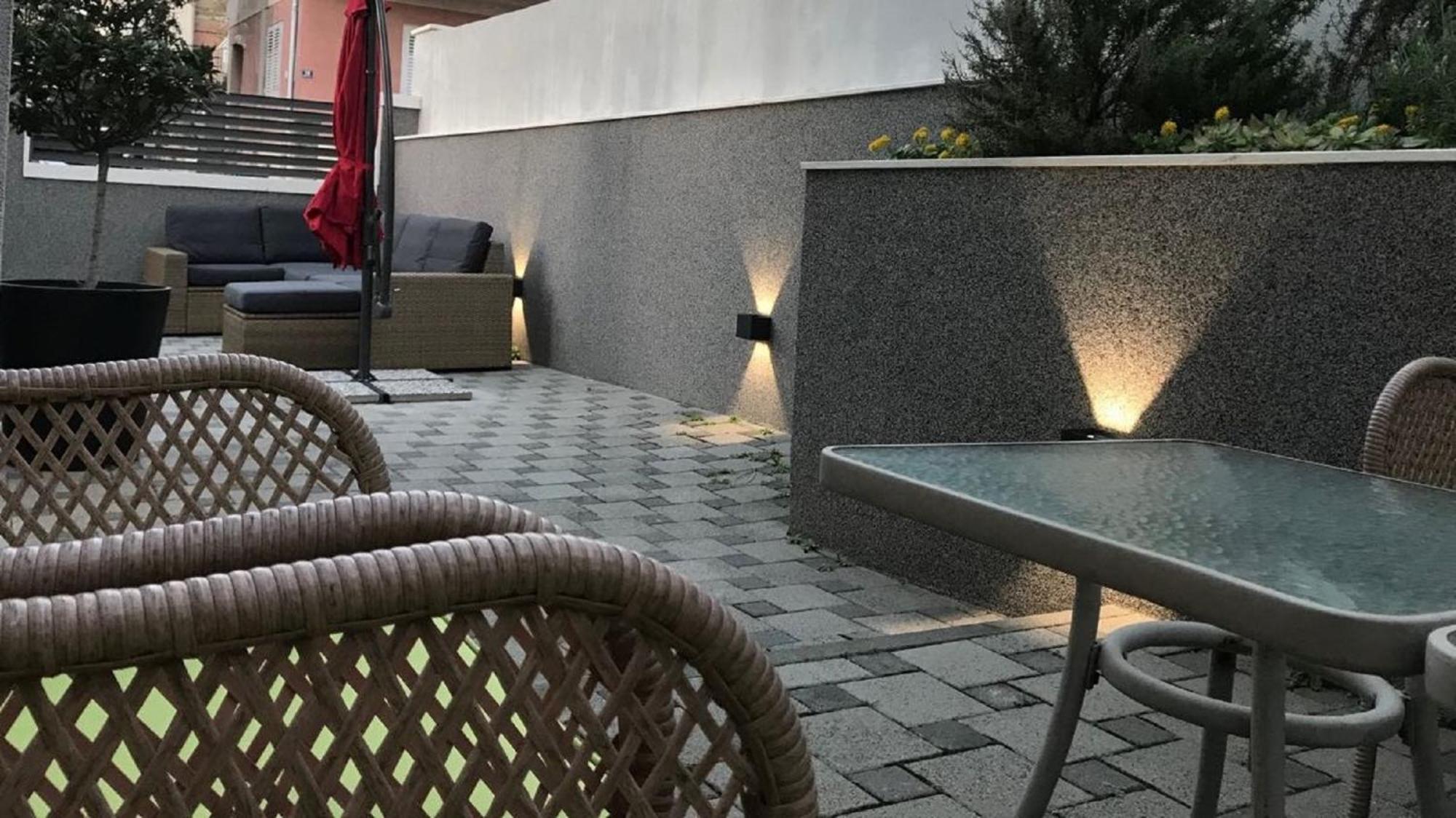 Holiday Home Aspalathos - With Free Parking, Near The Beach, A Few Minutes' Walking Distance To The Unesco Palace Split Dış mekan fotoğraf
