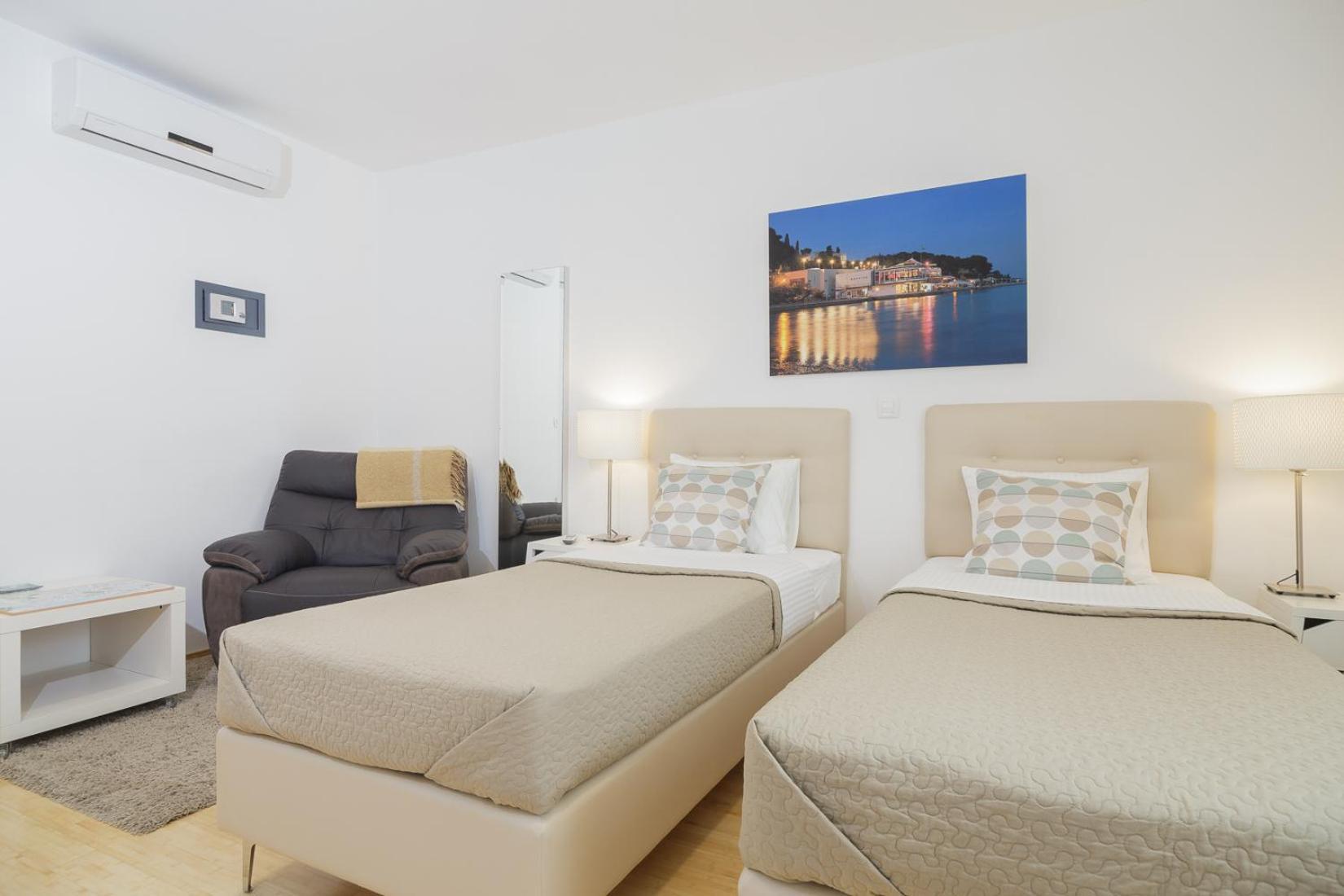 Holiday Home Aspalathos - With Free Parking, Near The Beach, A Few Minutes' Walking Distance To The Unesco Palace Split Dış mekan fotoğraf