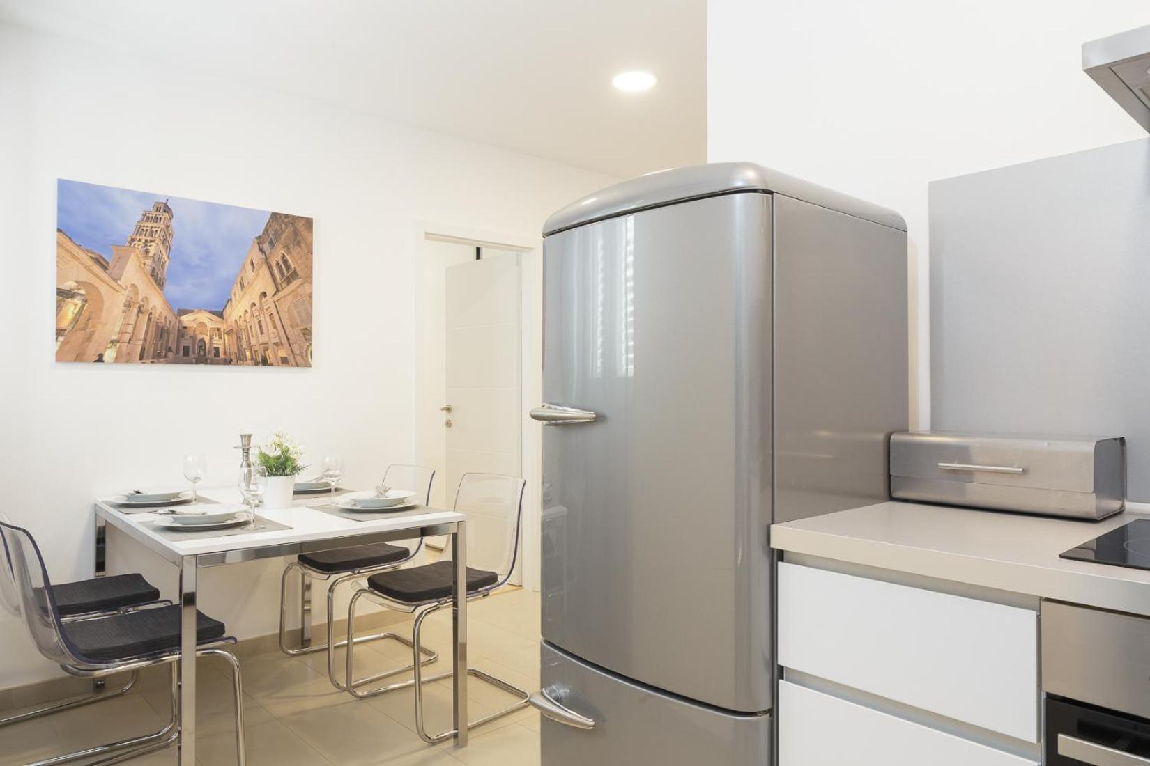 Holiday Home Aspalathos - With Free Parking, Near The Beach, A Few Minutes' Walking Distance To The Unesco Palace Split Dış mekan fotoğraf