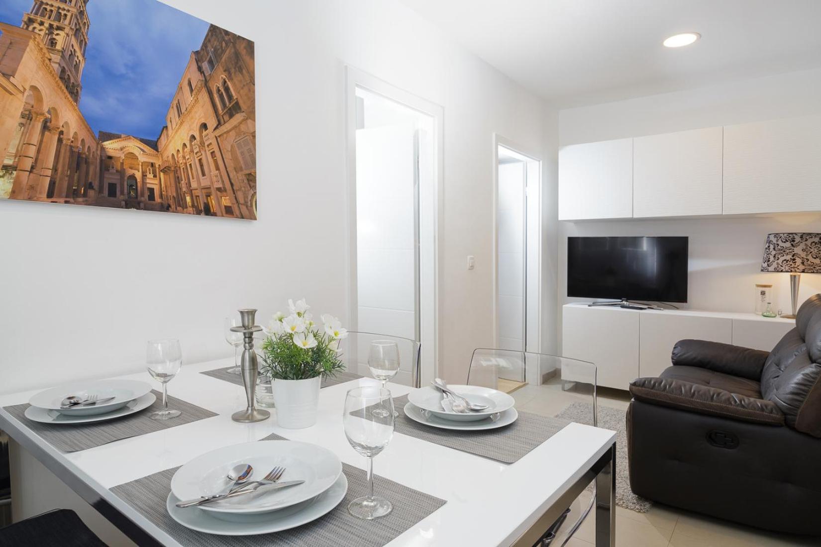 Holiday Home Aspalathos - With Free Parking, Near The Beach, A Few Minutes' Walking Distance To The Unesco Palace Split Dış mekan fotoğraf