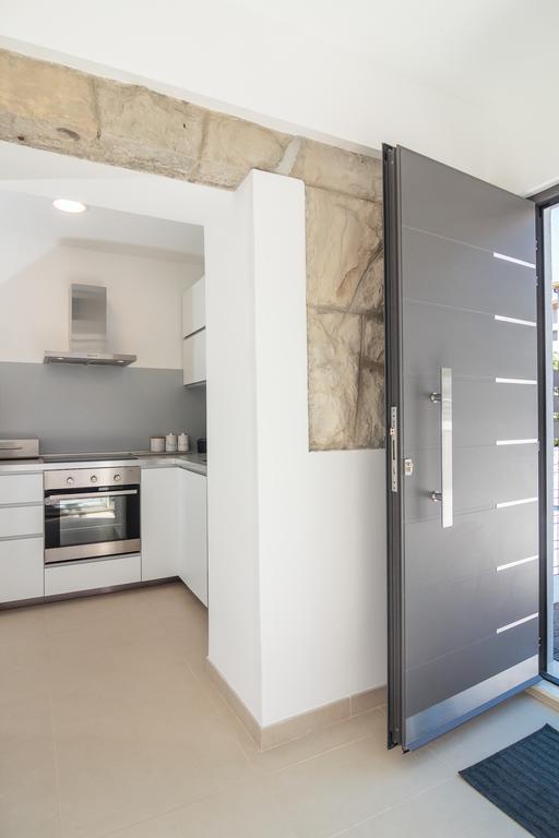 Holiday Home Aspalathos - With Free Parking, Near The Beach, A Few Minutes' Walking Distance To The Unesco Palace Split Dış mekan fotoğraf