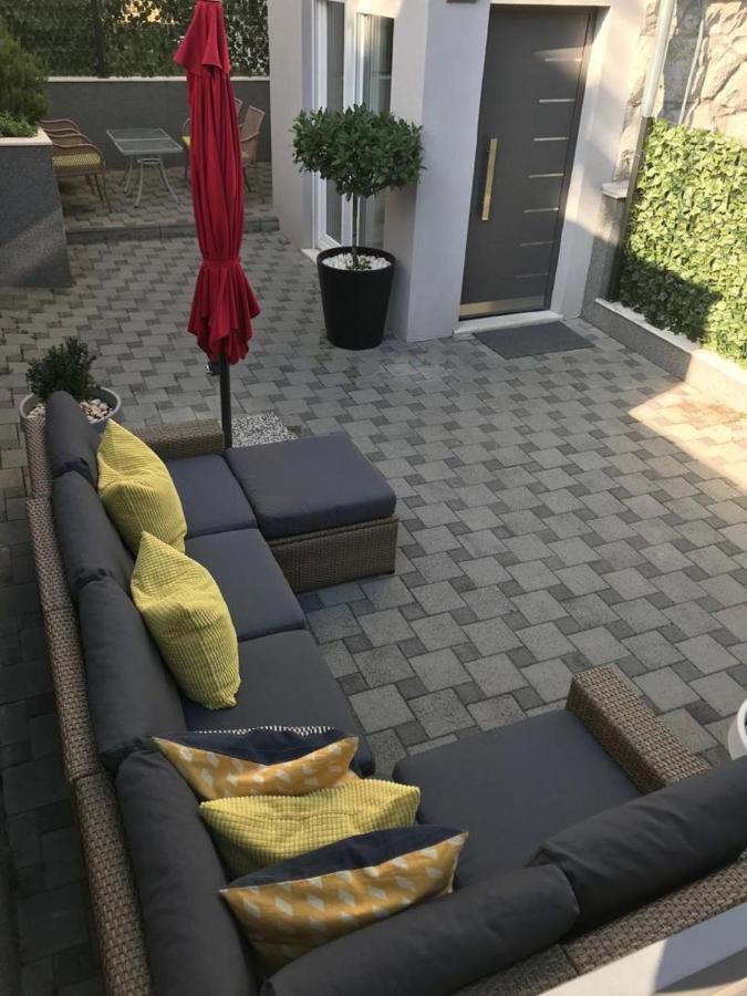 Holiday Home Aspalathos - With Free Parking, Near The Beach, A Few Minutes' Walking Distance To The Unesco Palace Split Dış mekan fotoğraf