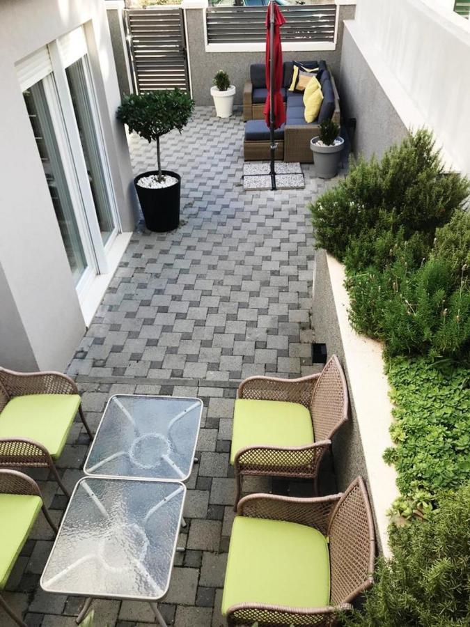 Holiday Home Aspalathos - With Free Parking, Near The Beach, A Few Minutes' Walking Distance To The Unesco Palace Split Dış mekan fotoğraf